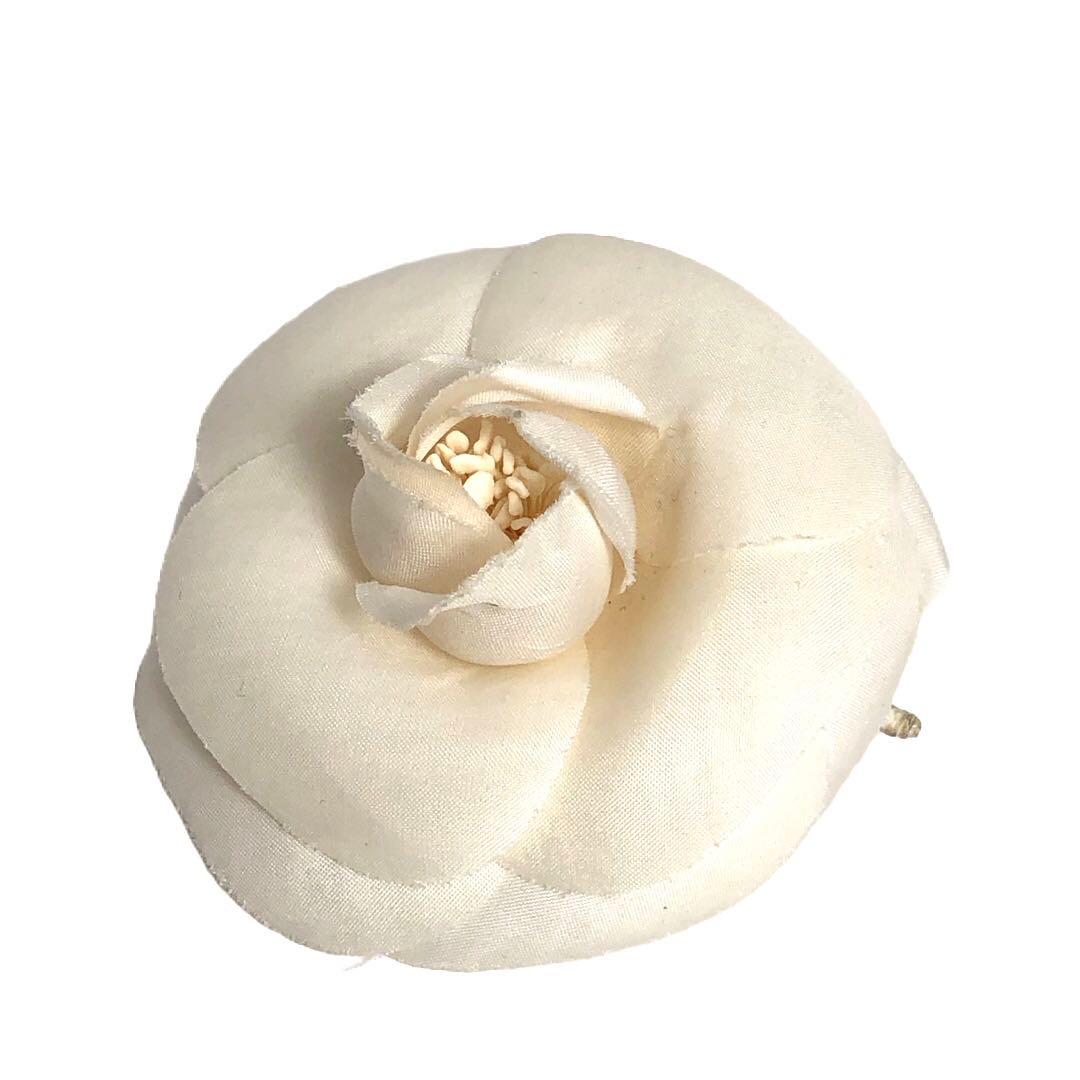 CHANEL シャネル カメリア ブローチ コサージュ ホワイト系 白 コメあり