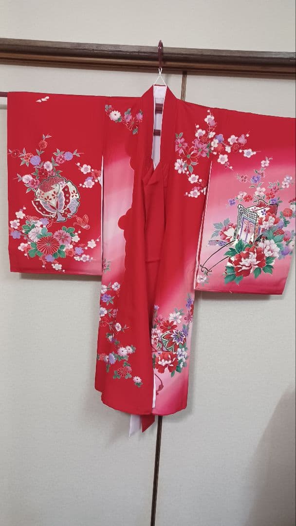 七五三　女の子着物 赤色 花柄 蝶刺繍 着物　3才