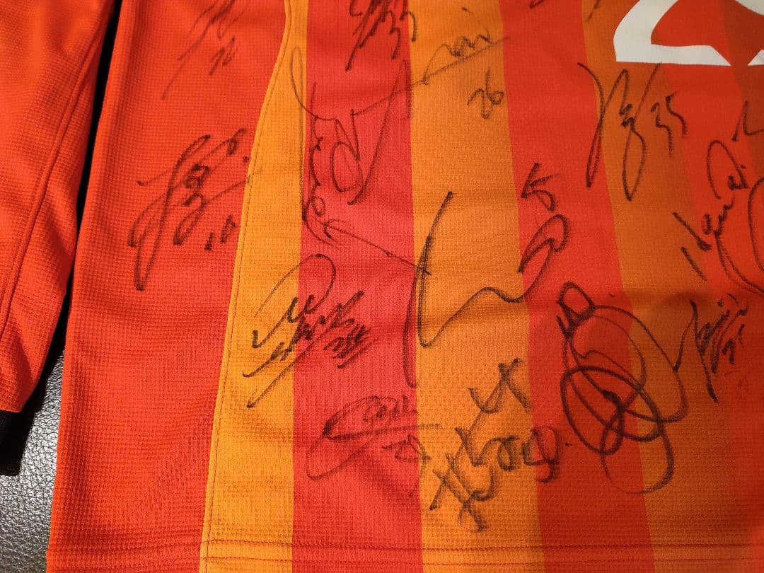 【超レア】2010年 名古屋グランパス 選手支給品 全選手サイン入りユニフォーム