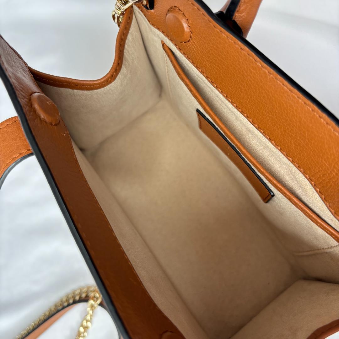 美品 ストラスベリー チェーンショルダーバッグ レザー ブラウン