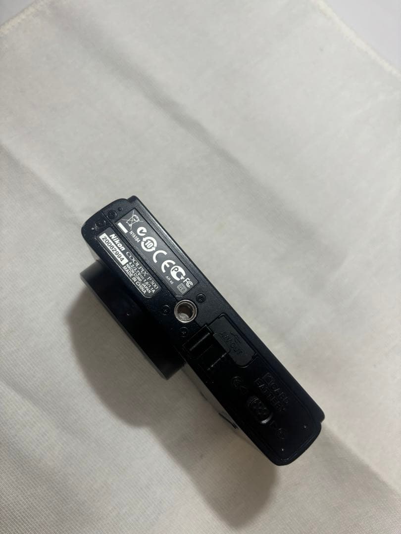 Nikon ニコン COOLPIX P300 ジャンク 液晶画面　黄ばみあり