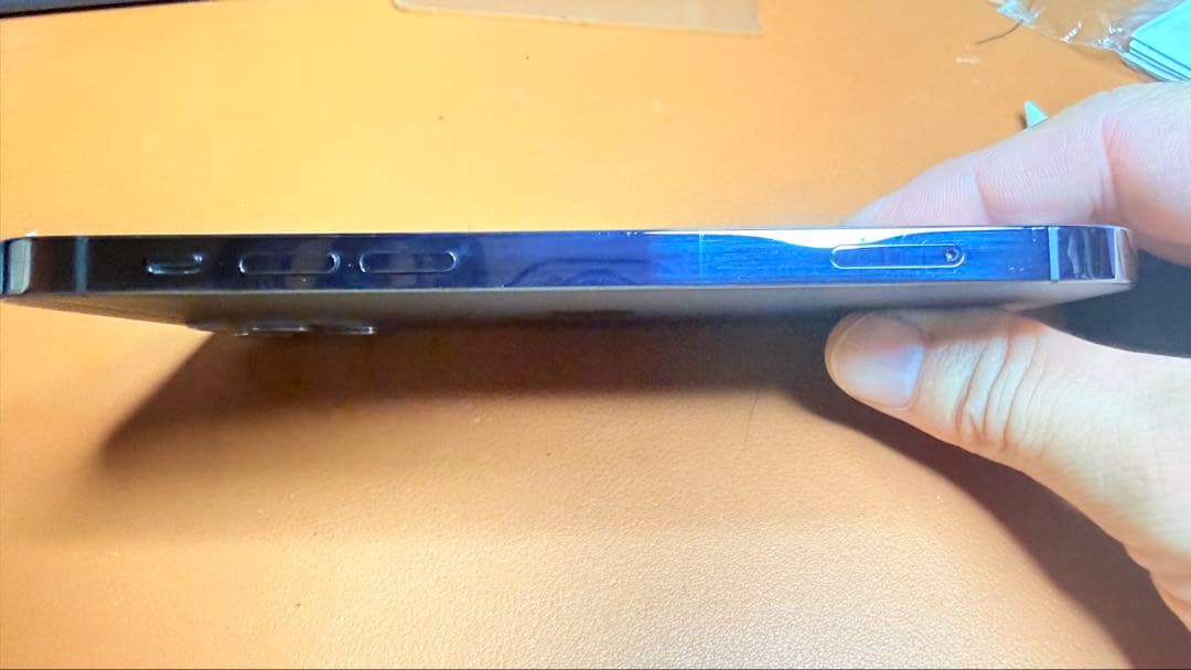 カナダ版画面新品iPhone 12 Pro グラファイト 本体　シャッター音無し