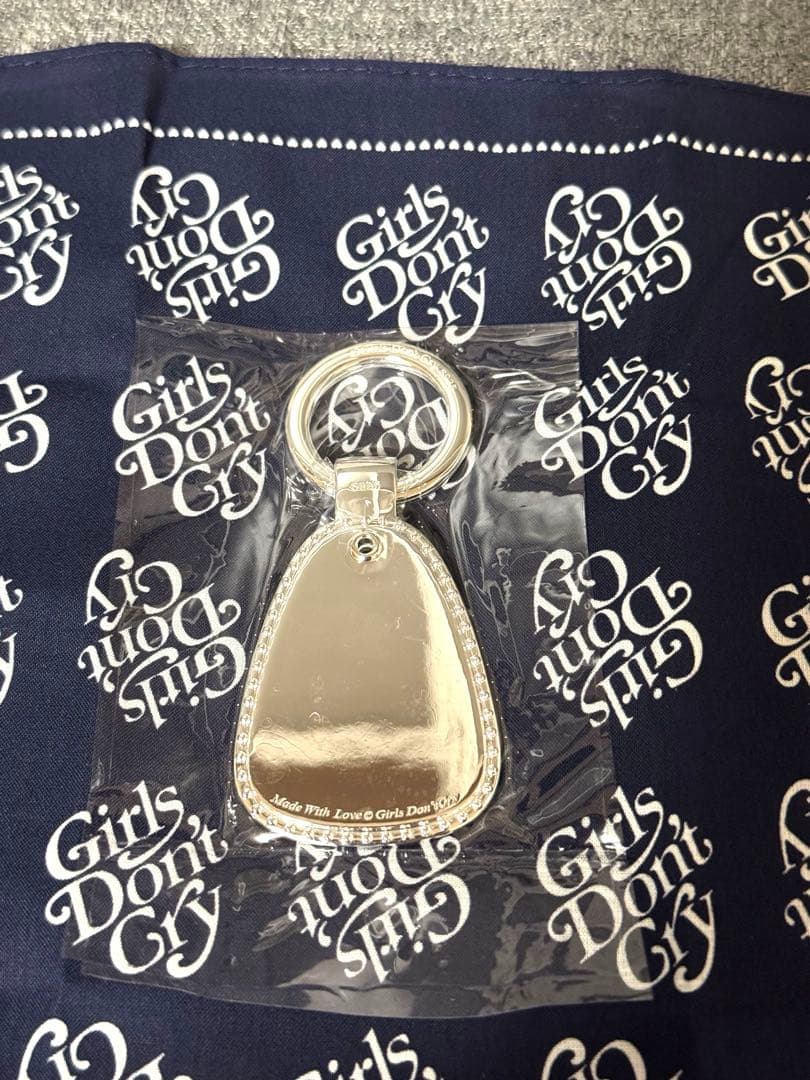玄*読様 超希少 Girls Don't Cry Key Ring Silver