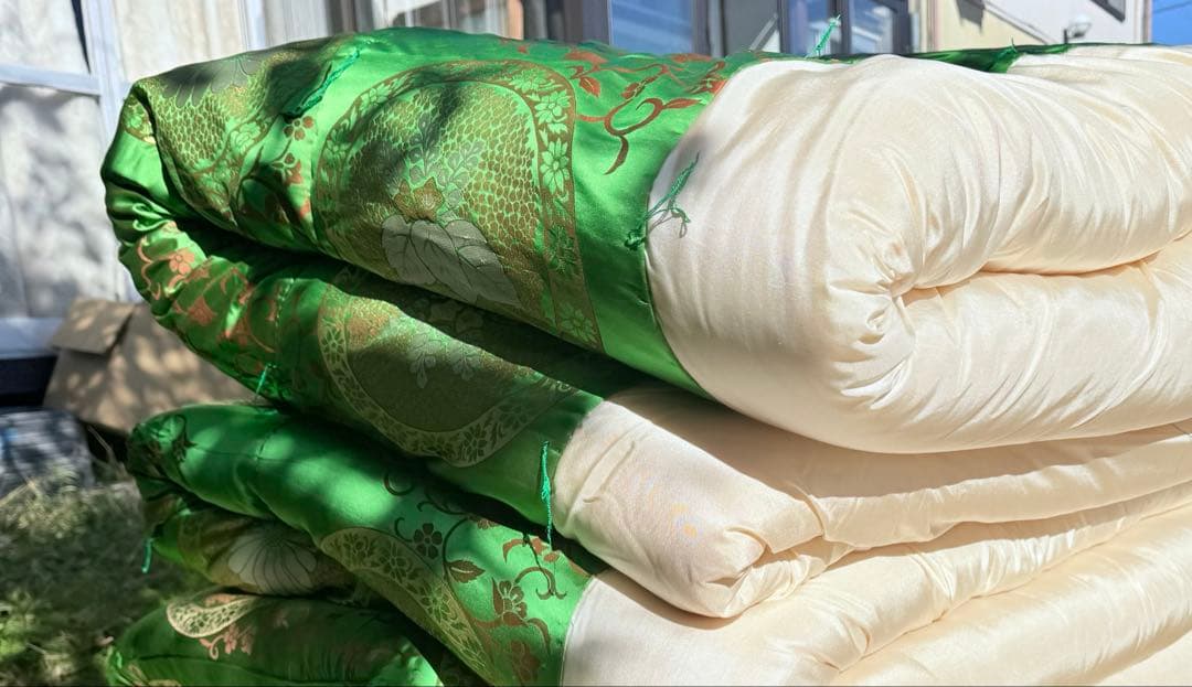 2215様感謝‼️菊と桐‼️ふかふか‼️FUTON蔵出し金蘭緞子掛けふとん未使用1枚