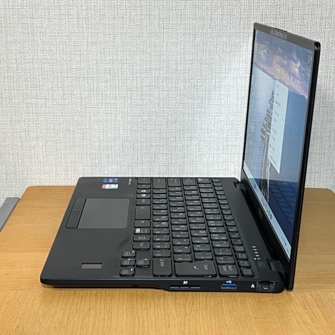 Fujitsu Lifebook U9311/F i7第11世代16GBメモリ