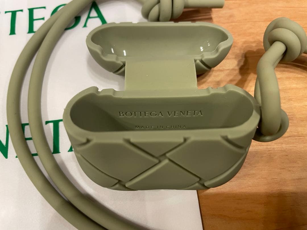 BOTTEGA VENETA AirPods (第3世代) ケース