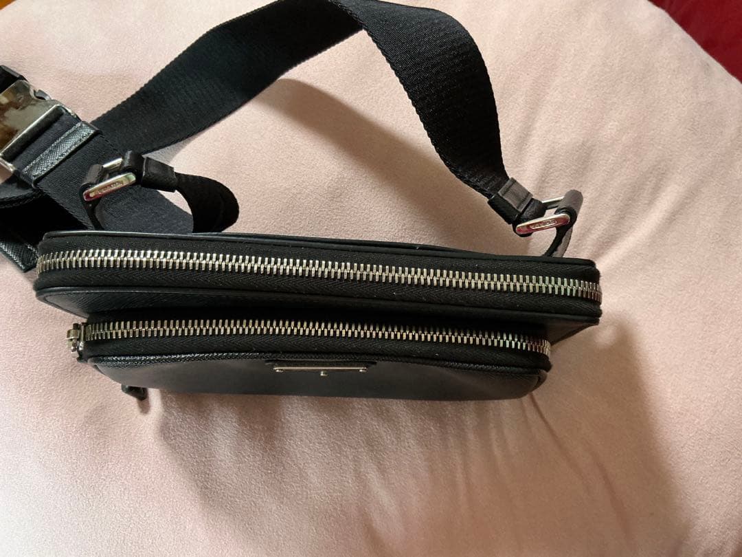 PRADA ブラック ボディウエストポーチ