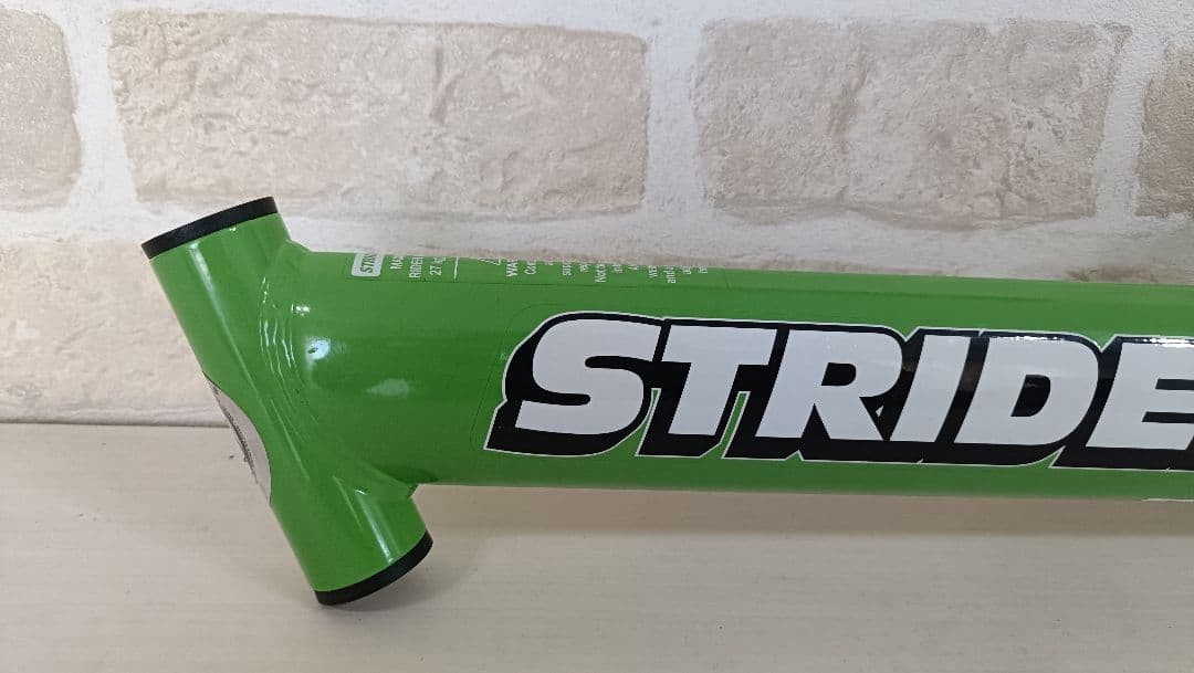 珍しい箱付きです！　ストライダー 本体 グリーン