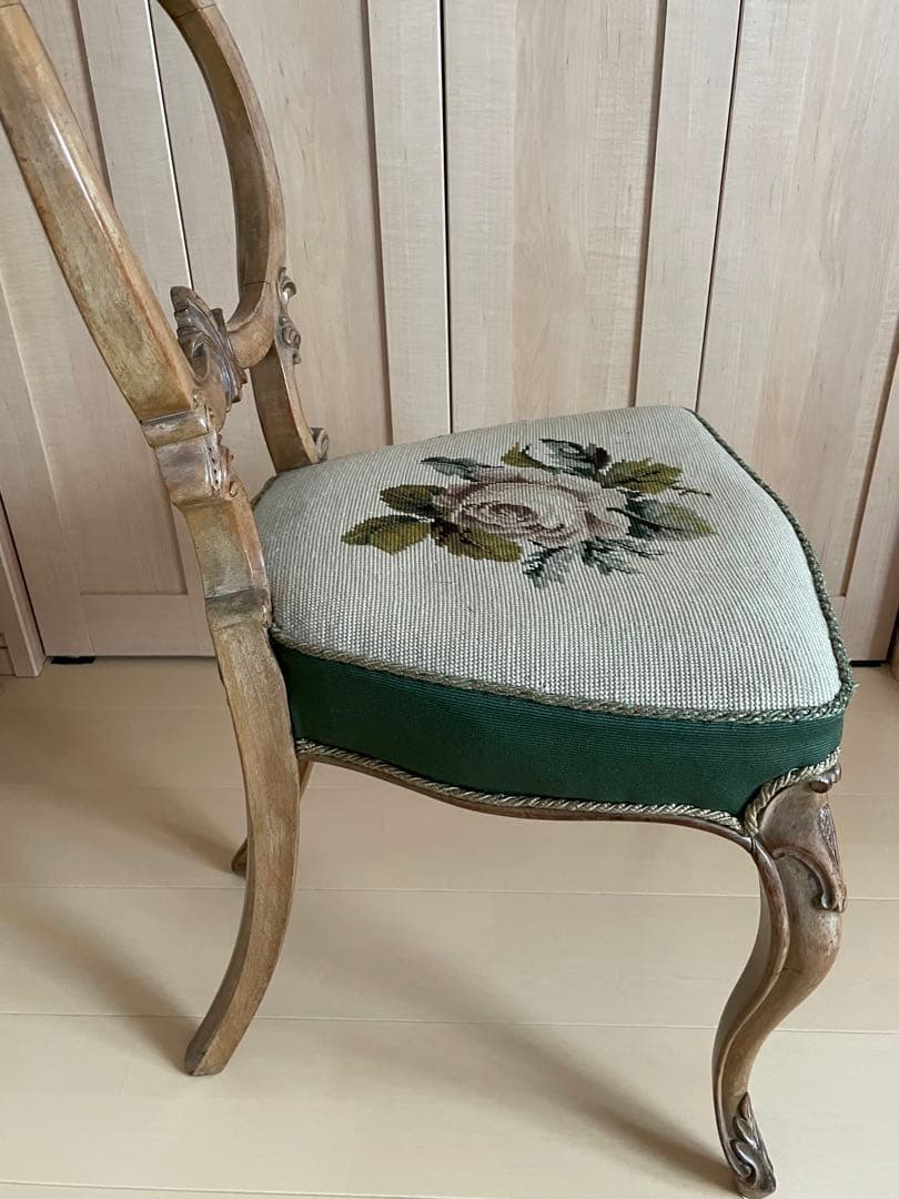 ビクトリアンスタイル フラワー刺繍椅子　アンティーク