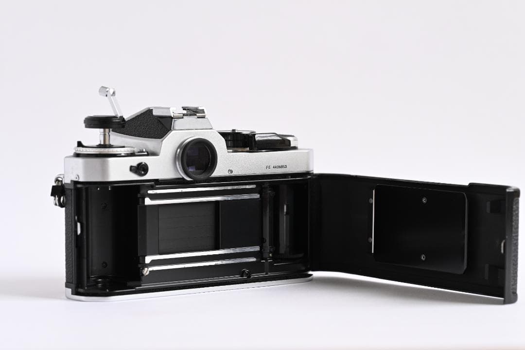 Nikon FE + Nikon SB-E フラッシュ