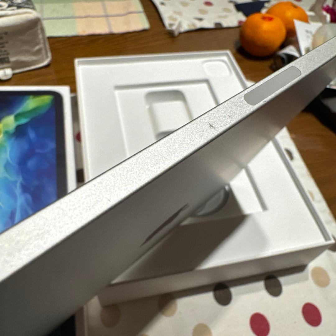 ち*わ様 iPadPro第二世代256GB MXE52J/A とApple Pe