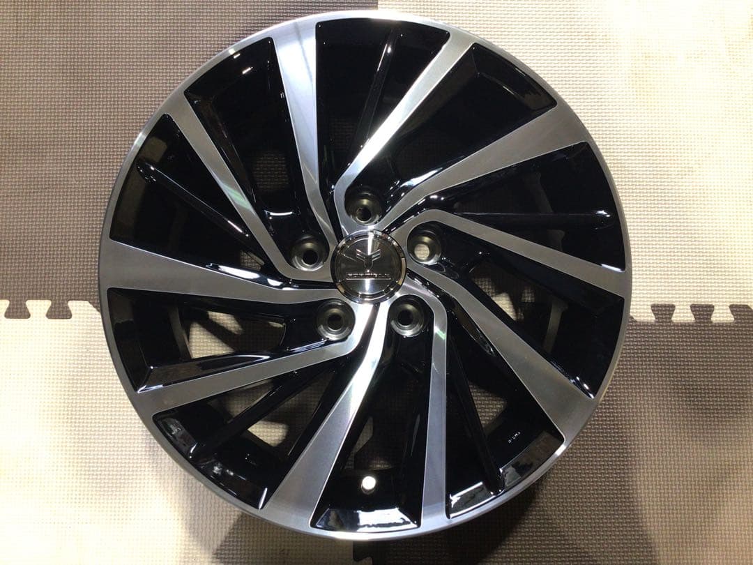 新品 未使用 展示品 トヨタ純正 OPフォーティブル 15インチ 4本 送料込み