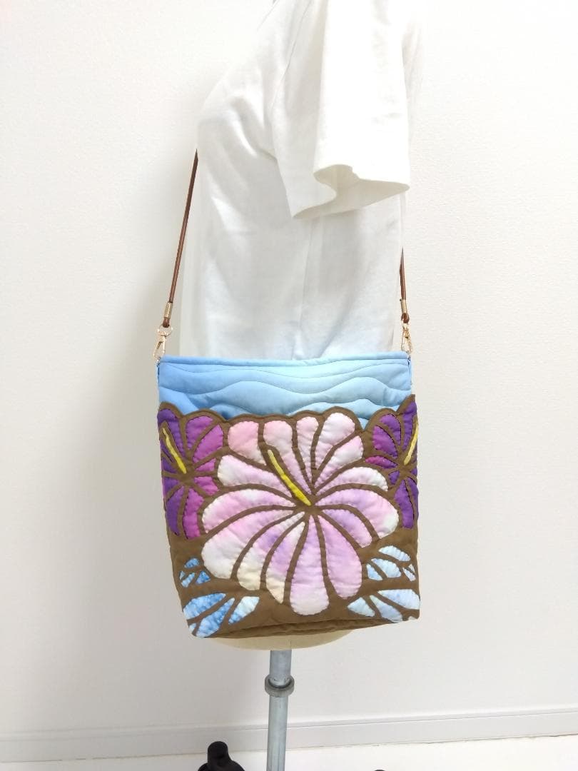 ハワイアンキルト　ハンドメイド　ハイビスカスショルダーバッグ