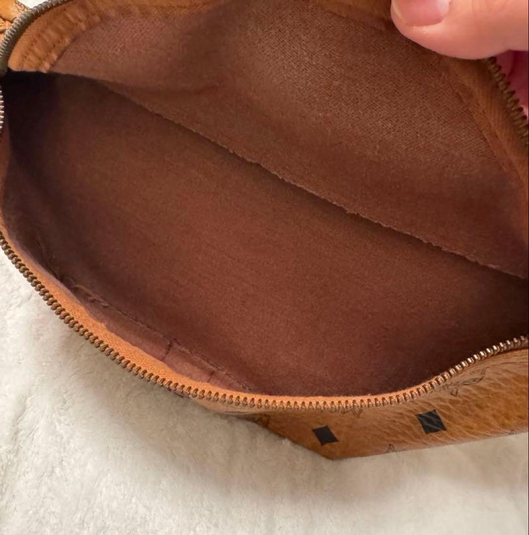 極美品 エムシーエム ボディバッグ ロゴ柄