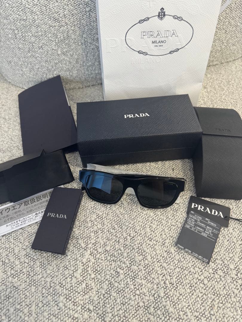 PRADA サングラス　現行品