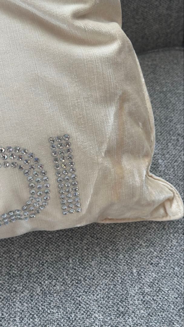 FENDI CASA フェンディカーサ　ベージュクッション　ラインストーン装飾