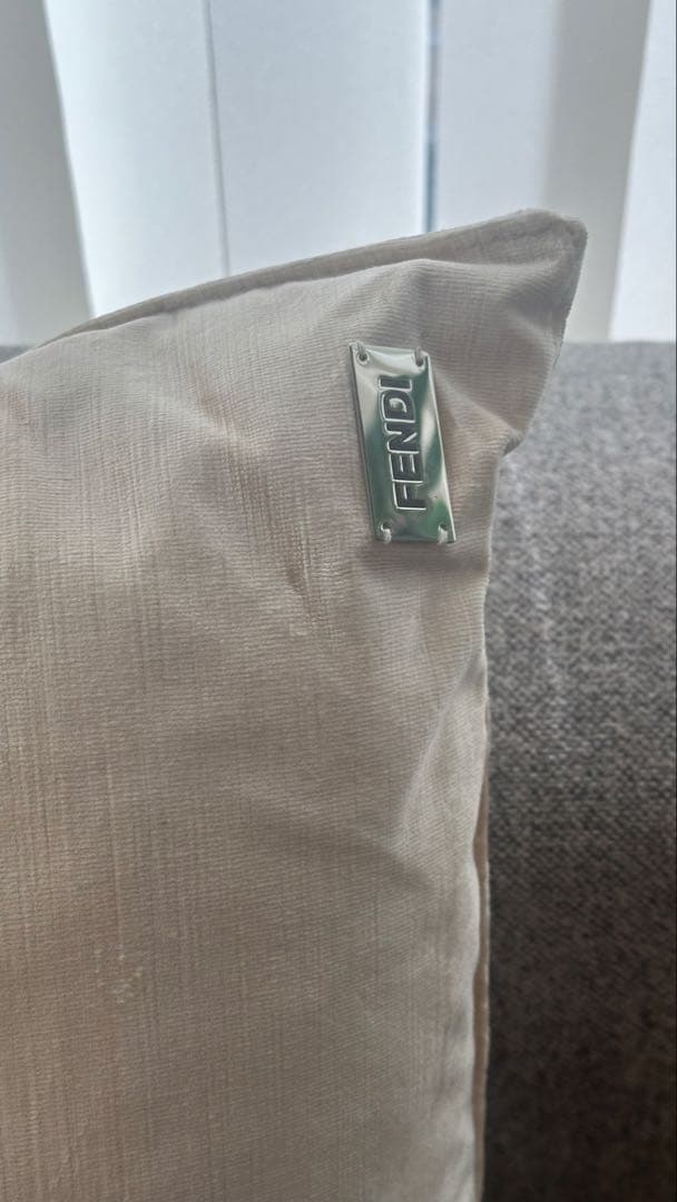 FENDI CASA フェンディカーサ　ベージュクッション　ラインストーン装飾