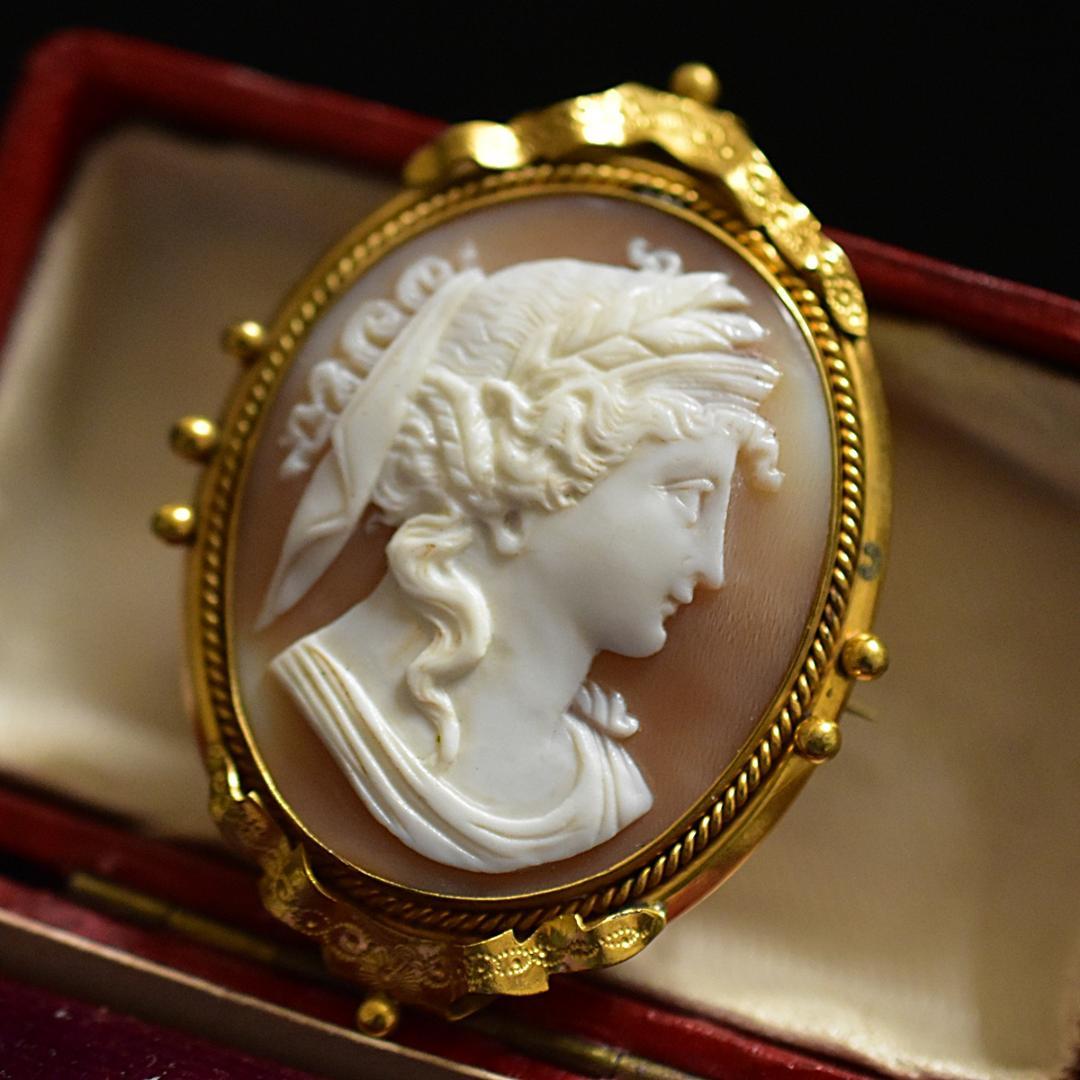ねね　断捨離中 豊穣の女神デメテルシェルカメオブローチ 彫金リボンフレーム