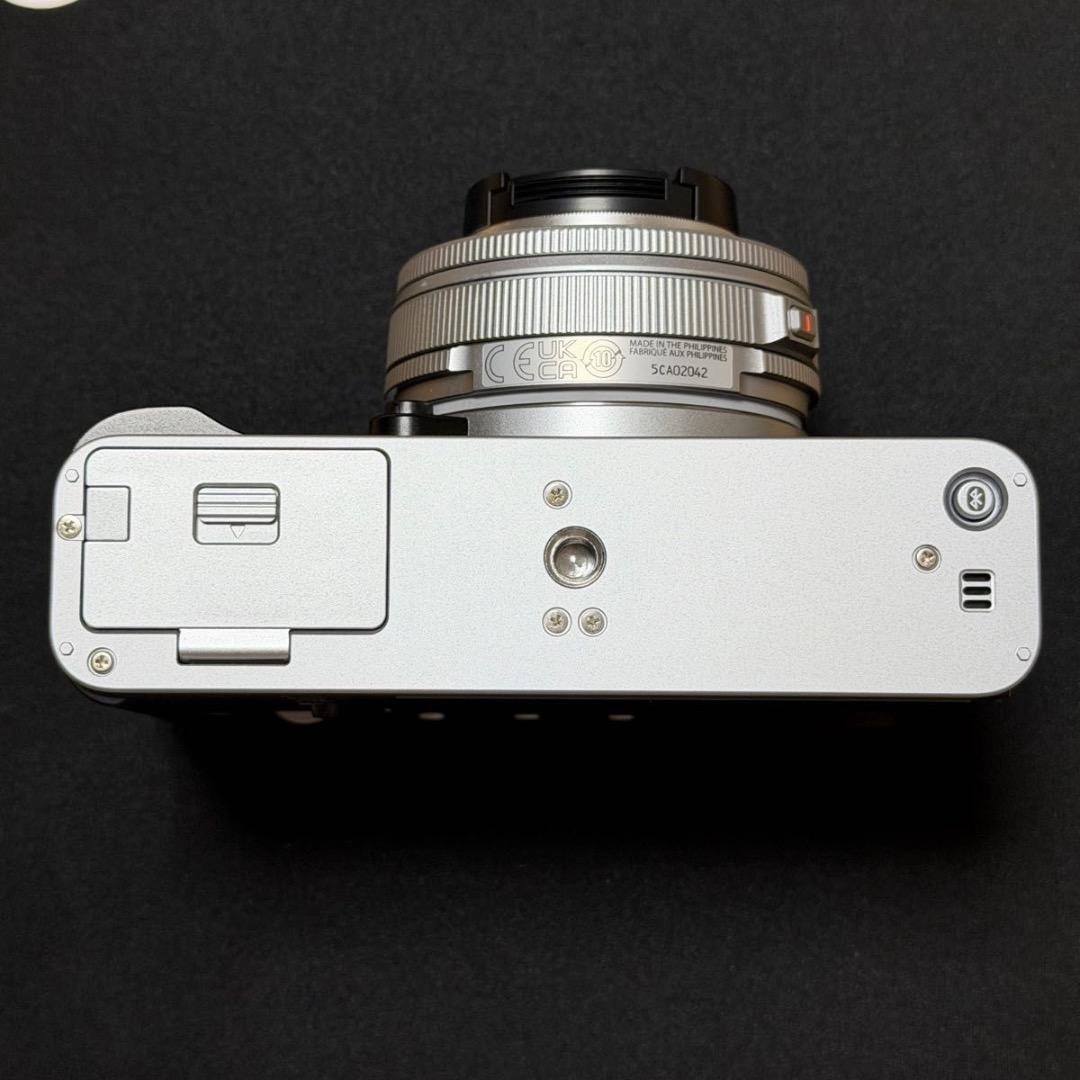 FUJIFILM X-E5 シルバー ボディのみ 27年8月まで保証付き