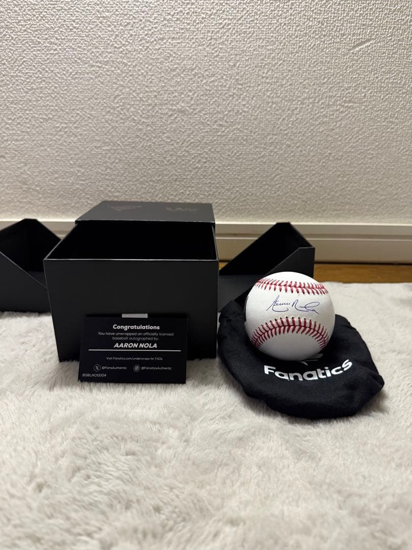 アーロン・ノラ　サインボール UW UNDER WRAPS