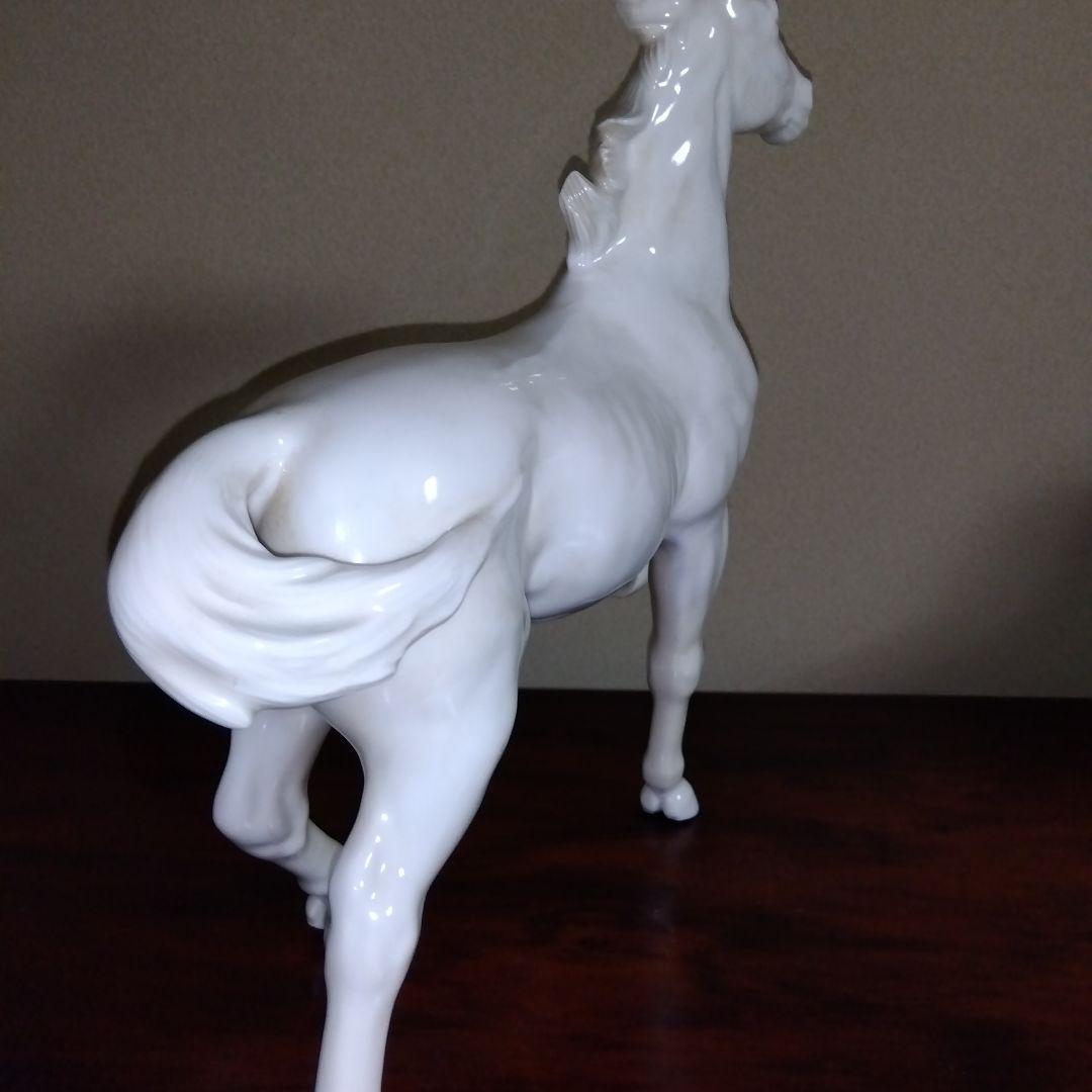 翔る白馬の置物　白磁　鍋島　大五作　桐箱入