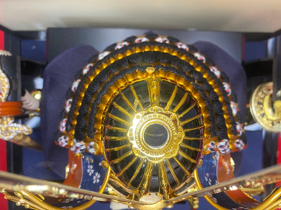 東京久月　五月人形　家紋付き兜飾り　ガラスケース入