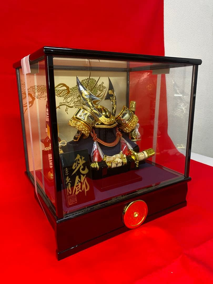 東京久月　五月人形　家紋付き兜飾り　ガラスケース入