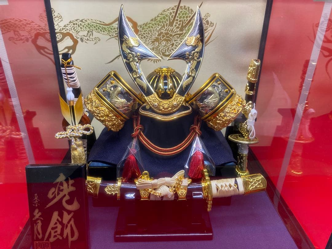 東京久月　五月人形　家紋付き兜飾り　ガラスケース入