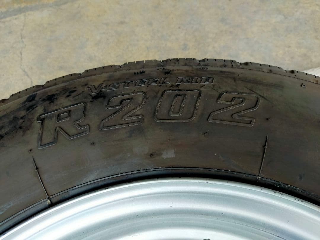 キャンター スペアタイヤ 195/75R15 15インチ FBA00 トラック用
