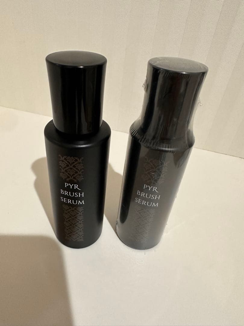 美品　PYR パイラブラッシュ　美顔器　コーム型　新品頭皮セラム　電気ブラシ