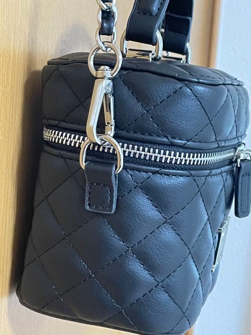 Darichダーリッチ キルティングスクエアミニバック シルバーパーツ ブラック