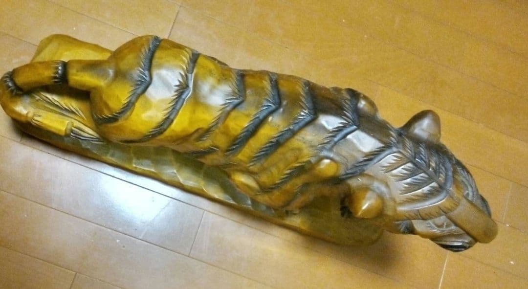 木彫り　虎　置物