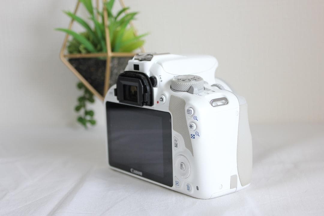 Canon Kiss X7 ホワイト 標準ズームセット 一眼レフカメラ