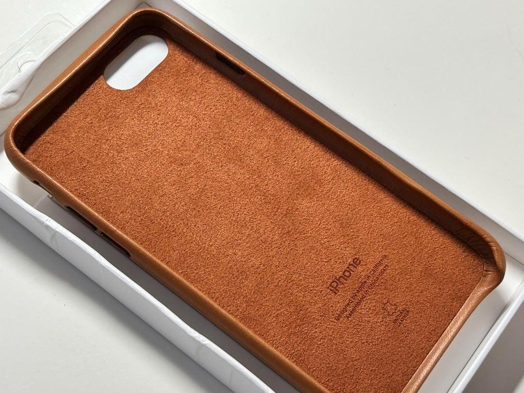 【新品】純正 iPhone 7 / 8 / SE レザーケース・サドルブラウン①