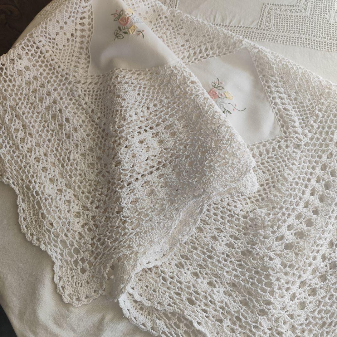 イギリスヴィンテージ　クロッシェ編みレース　色糸刺繍パネル　マルチカバー