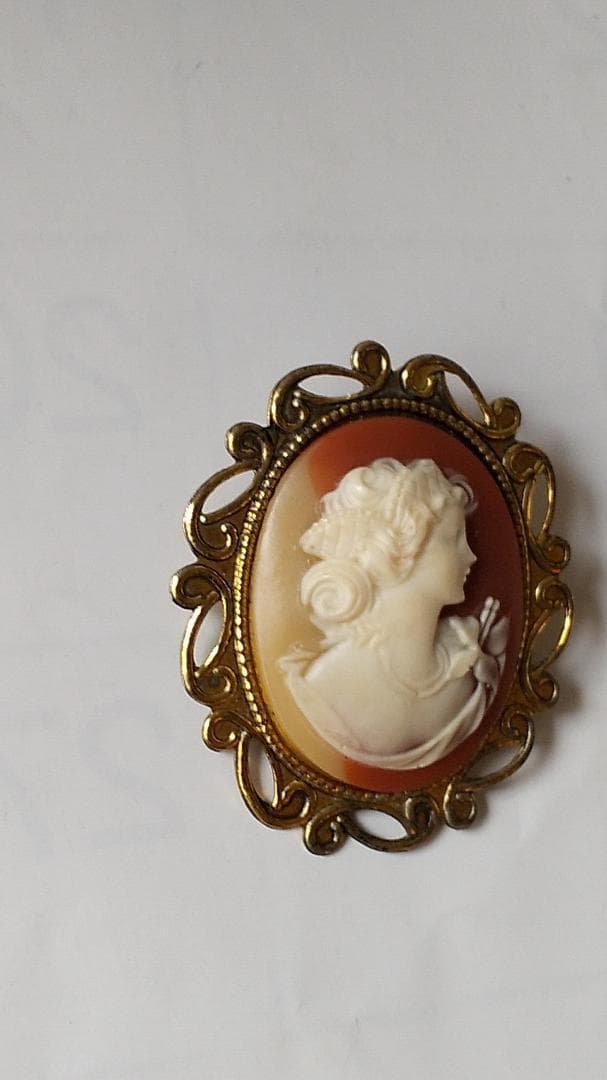 カメオ CAMEO ブローチ ヴィンテージ 美品 です（ケース付き）。