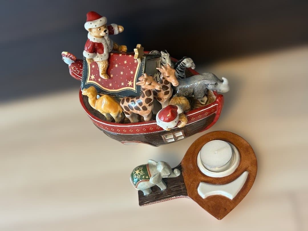 サンタと動物の船型クリスマス飾り