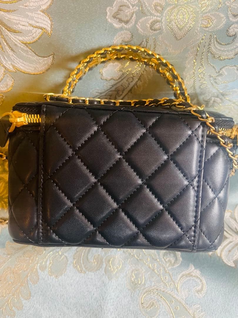 黒キルティングバニティチェーンバッグ
