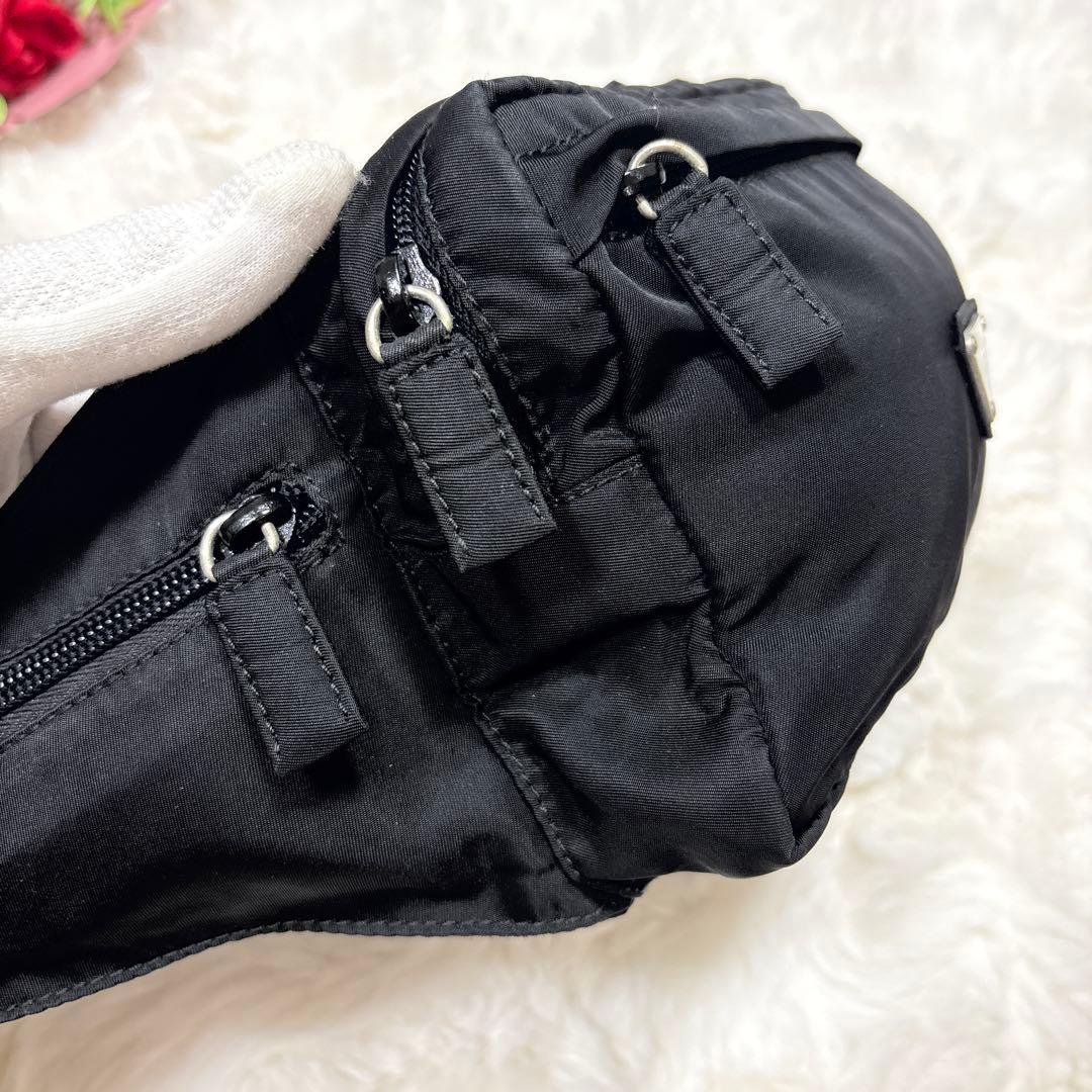 美品 PRADA プラダ ナイロン 三角プレート ボディバッグ ウエストポーチ