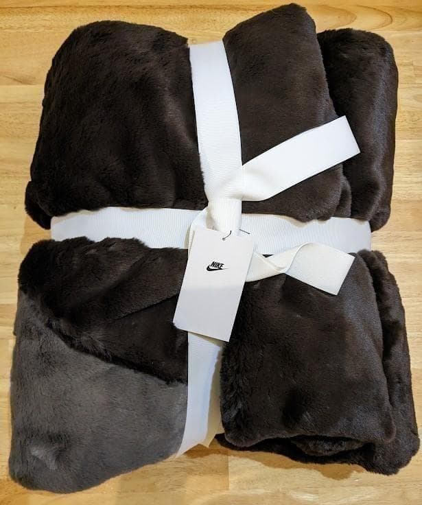 ナイキ ブランケット フェイクファー スウォッシュ ファー 毛布 布団 膝掛け