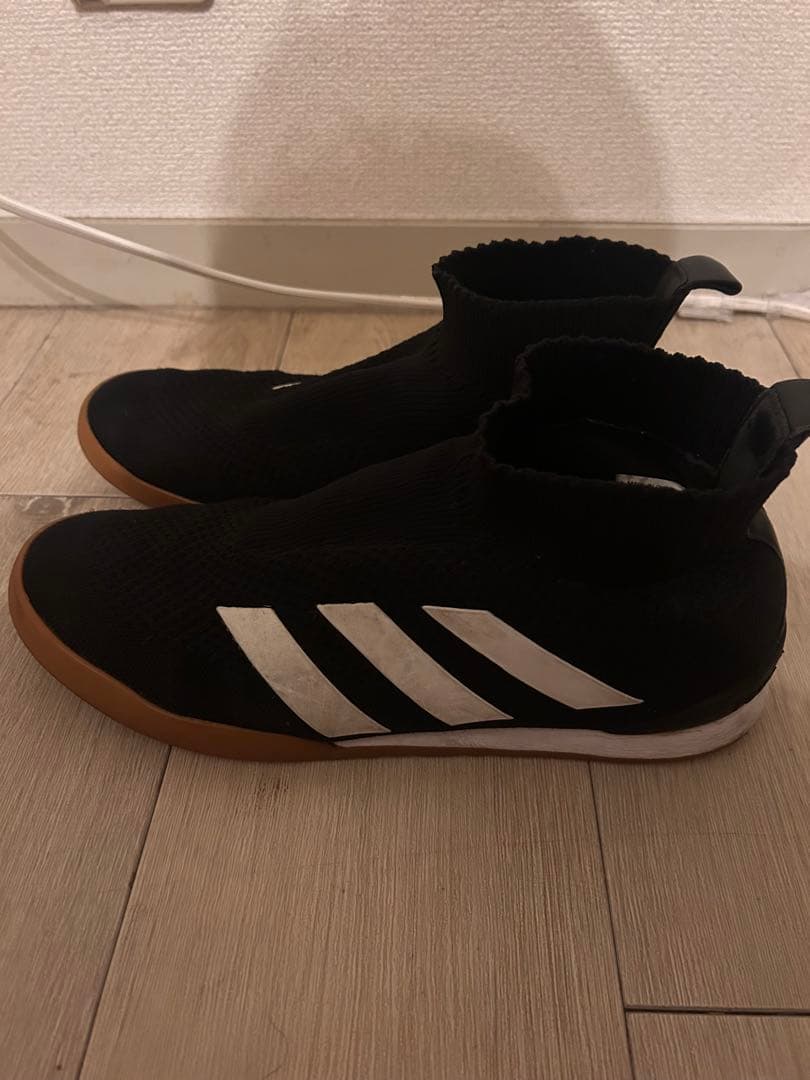 アディダス　ゴーシャラブチンスキー