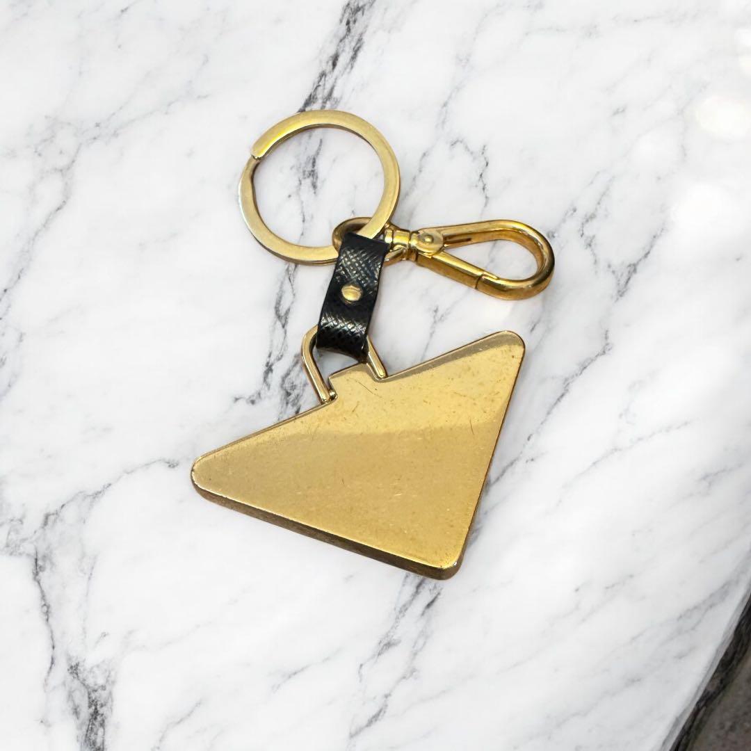 【美品】【人気】PRADA サフィアーノレザー キーホルダー