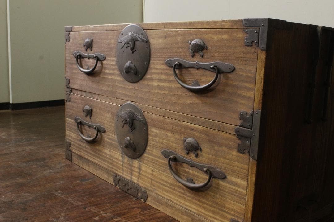 二本松箪笥 二段 前桐 鶴亀金具 古い和箪笥 時代箪笥 古家具/ローボード古民藝