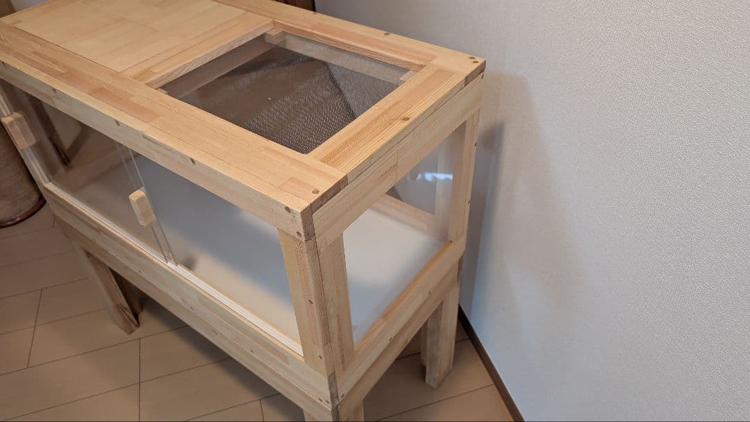 赤松集成材18ミリ幅90縦45奥行45全面アクリル板仕様 蜜蝋オイル仕上げ！