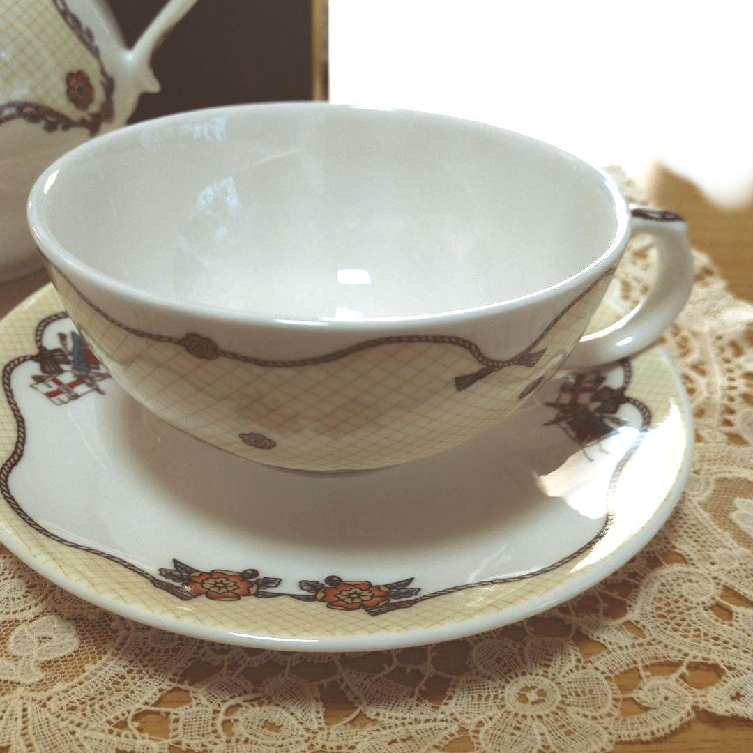 新品 英国ハルシオンデイズ エリザベス女王陛下万歳 ティーフォーワン