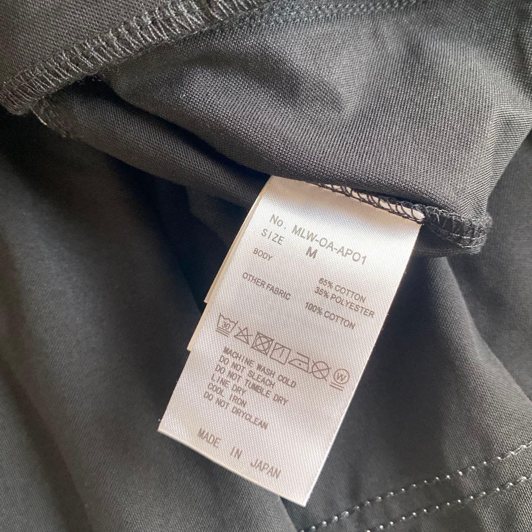 マークアンドロナワンピース　ブラック　ホワイト　ロゴ