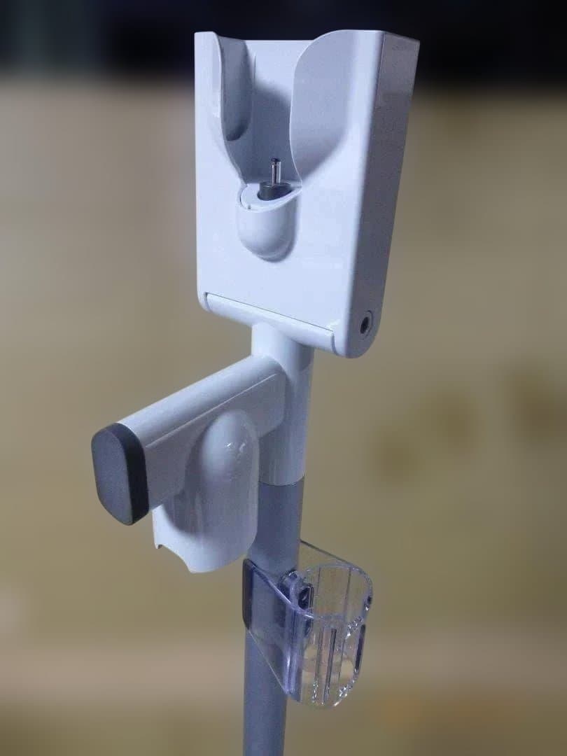 新品なので安心　ダイソンSV18　本体は未使用品　純正充電スタンド付