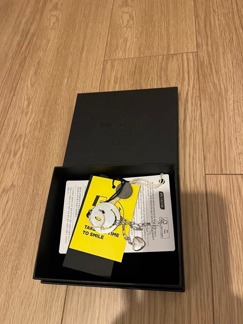 ラフシモンズ　スマイル　スマイリー　キーホルダー　新品未使用