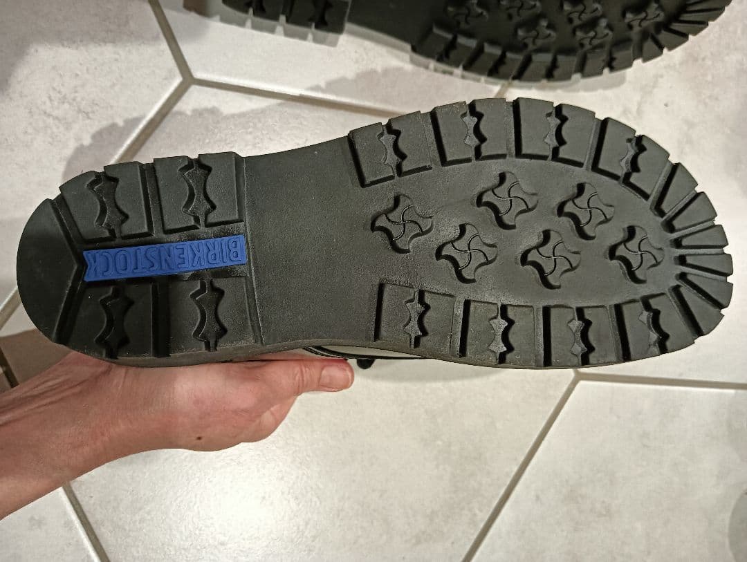 りんごです。ビルケン クレイヴァル39ナロー