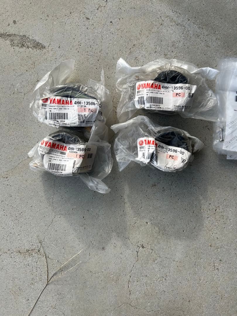 YAMAHA xjr400 純正インシュレータ4個セット他純正部品セット